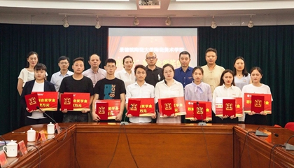 堅(jiān)守初心，回報(bào)社會(huì)。第二屆百陶會(huì)獎(jiǎng)學(xué)金今日發(fā)放